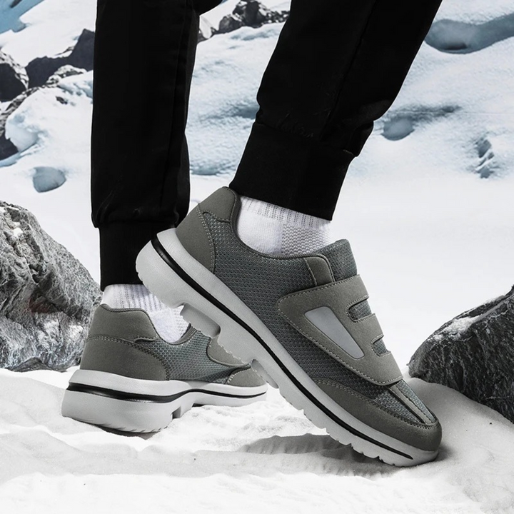 Non-slip sole of men's orthopedic walking shoes, providing stable support and comfort for wide feet.