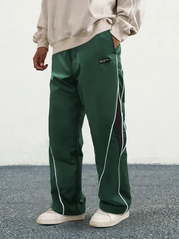 Men's joggers in a relaxed fit, ideal as athletic bottomwear or casual trousers.