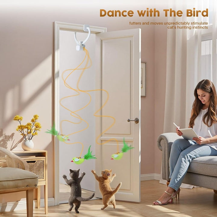 Realistic motion-activated bird toy for cats, ideal for solo play & keeping indoor felines entertained.