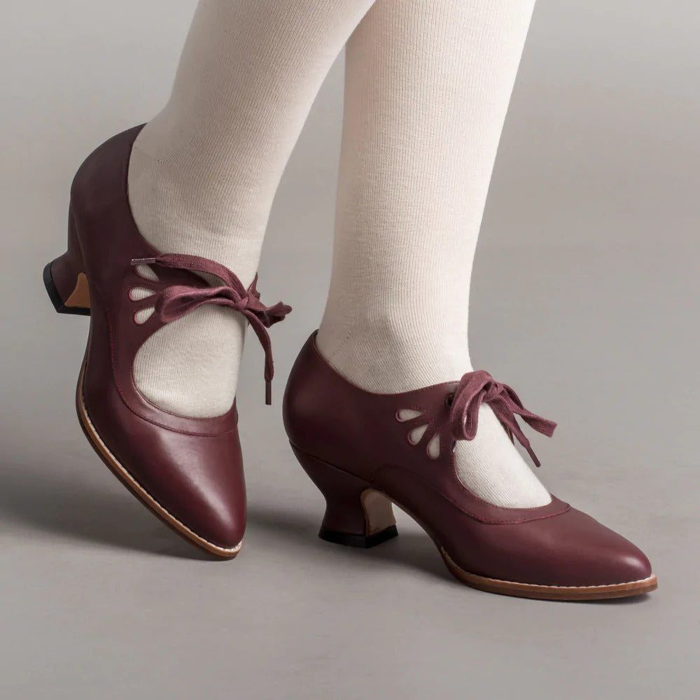 Versatile Viviana leather pumps, ideal work shoes with orthopedic design for women's foot comfort.