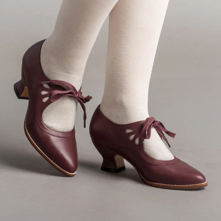 Versatile Viviana leather pumps, ideal work shoes with orthopedic design for women's foot comfort.