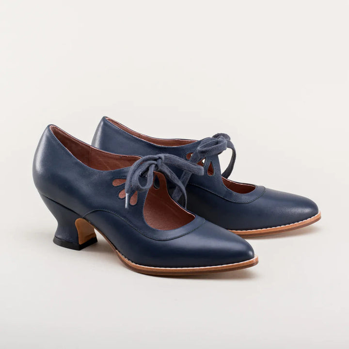 High-quality leather orthopedic pumps for women, offering foot comfort and elegant style for any occasion.
