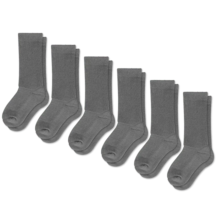 Detail of the seamless toe on gray comfort circulation socks, enhancing wearability