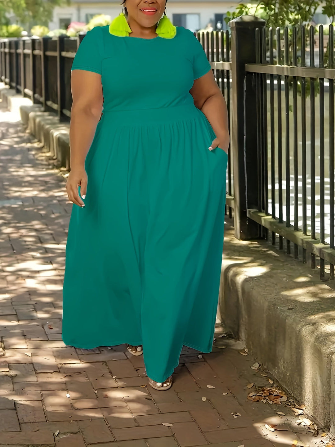 Casual short sleeve plus size maxi dress with pockets, versatile & stylish.