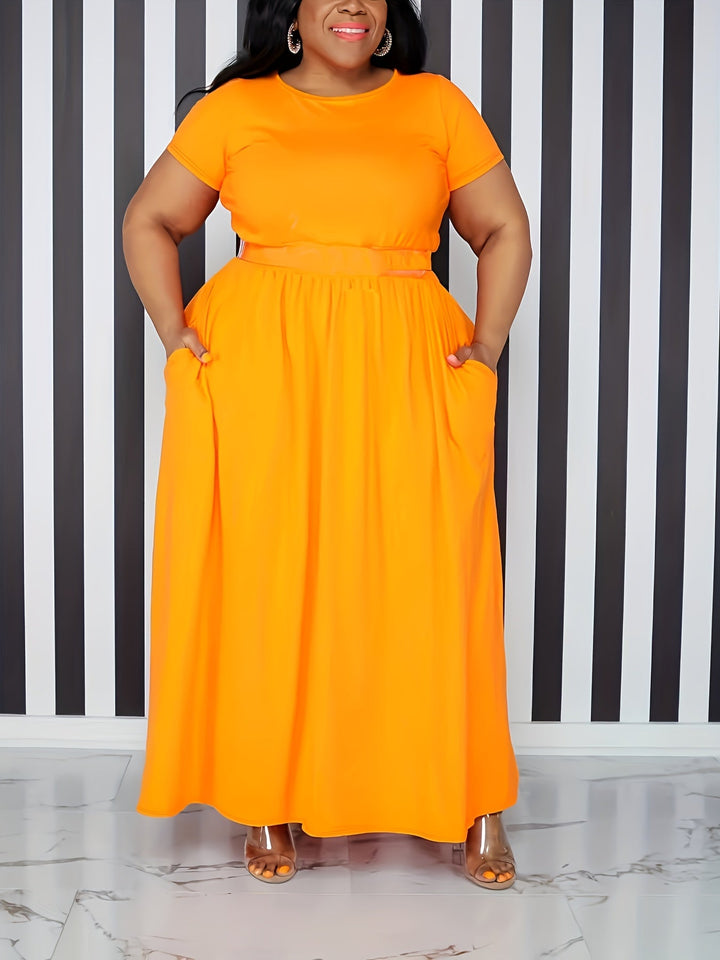 Short sleeve plus size maxi dress with pockets, a comfortable summer essential.