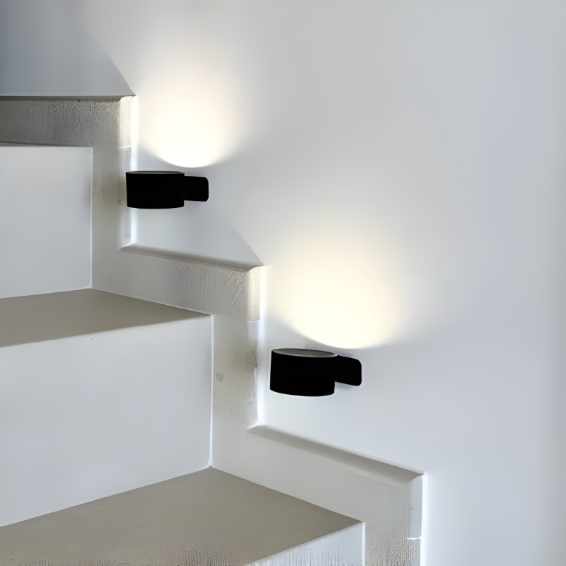 Portable wireless wall light, magnetic base, 360° rotation, bright LED for dorms or kitchens.