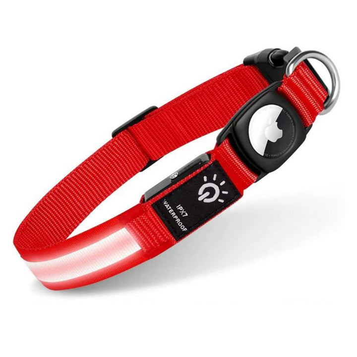 Durable pet collar, waterproof and reflective, with an integrated AirTag pouch for peace of mind.