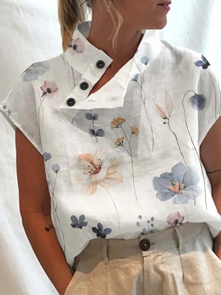 Lightweight women's short-sleeve floral print blouse, ideal for everyday chic comfort.