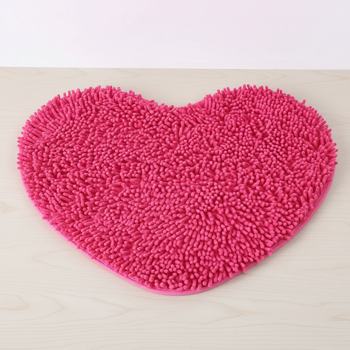 Absorbent & anti-slip heart bath mat. Soft chenille microfiber design enhances bathroom safety & decor.