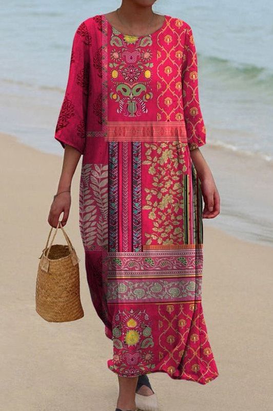 Soft pleated maxi dress for women, ideal for elegant occasions or summer parties. Flowy, comfortable style.