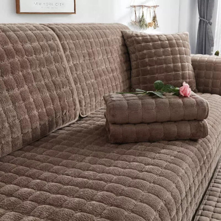 Pet-friendly, scratch-resistant flannel couch protector for dogs & cats, featuring an anti-slip backing.