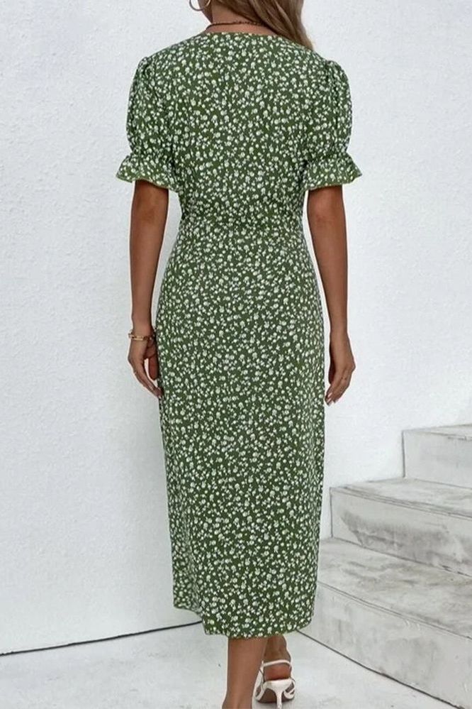 Elegant women's pleated midi dress by Sophie, with a relaxed fit for all-day comfort.
