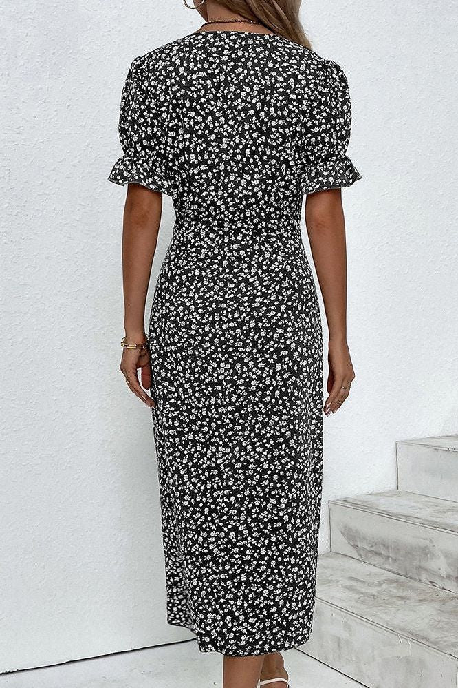 Timeless women's pleated midi dress, Sophie brand for elegant, comfortable style.