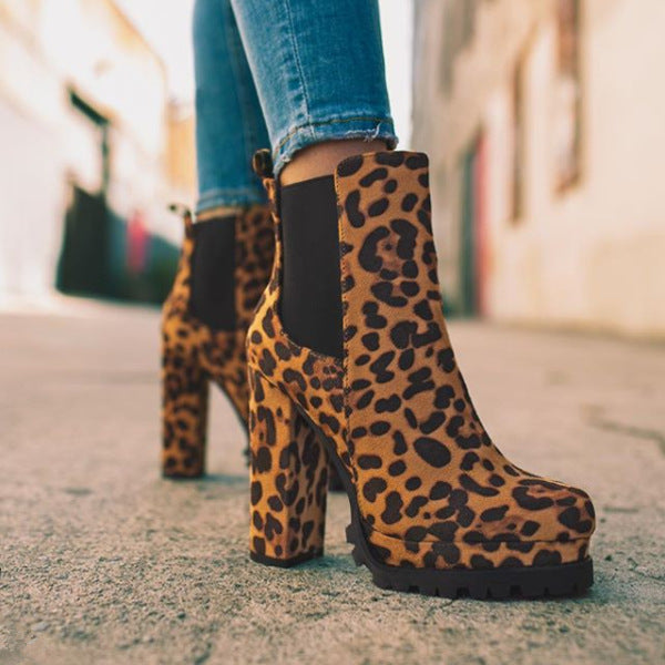 Fashionable women's ankle boots with platform sole & block heel, adding effortless style to any outfit.