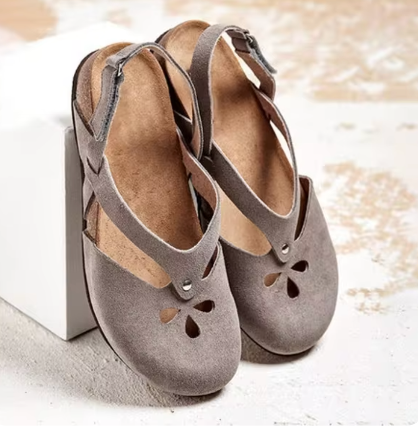 Versatile women's casual sandals for everyday comfort. Stylish open-toe slip-on, ideal for summer fashion.