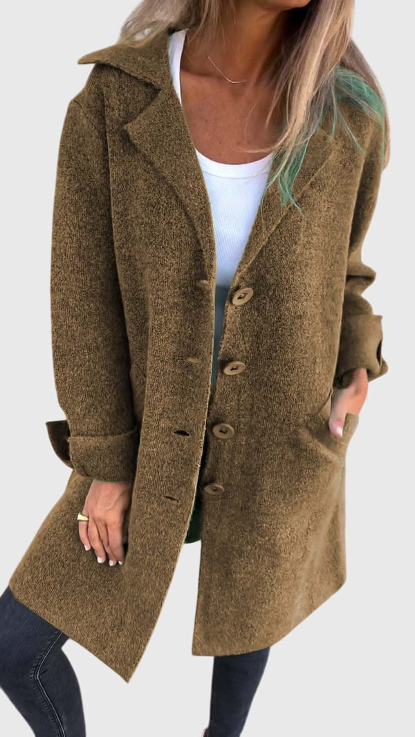 Chic women's cozy longline blazer for the office. Stylish & versatile, offering a professional yet relaxed look.