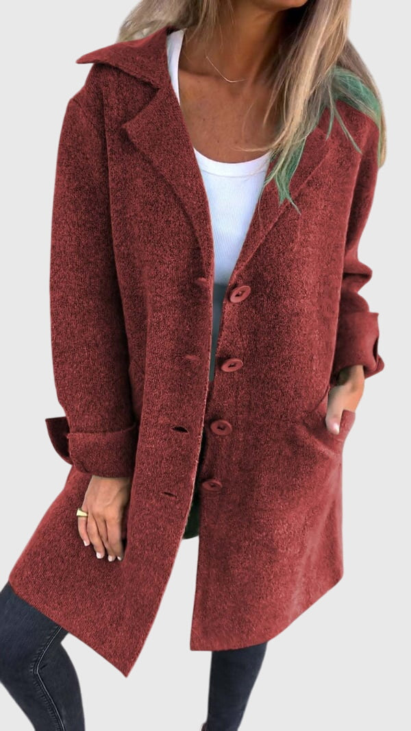 Open women's longline blazer layered. Versatile outerwear piece for a cozy, stylish, and relaxed outfit.