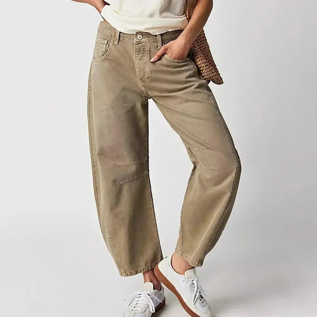 Stylish women's high waist wide leg jeans in a relaxed fit for comfortable everyday wear. Perfect casual fashion.