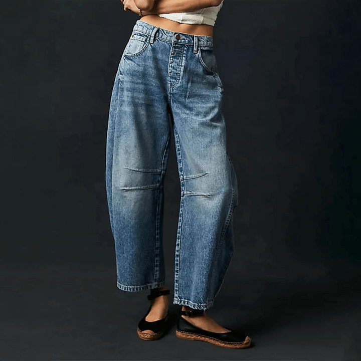 Detail of a pocket on women's high waist wide leg jeans, emphasizing quality and casual fashion for everyday comfort.