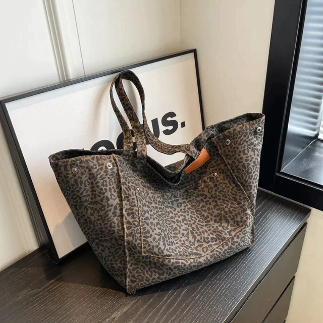 Fashionable women's leopard print shoulder bag, perfect everyday tote, adds a wild touch to any outfit.
