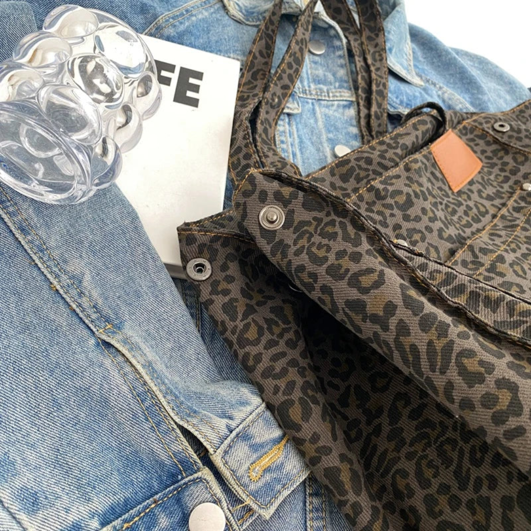 Full view of women's stylish leopard print shoulder bag, versatile fashion accessory for daily use.