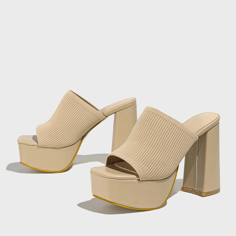 Comfortable women's platform sandals with an elevated sole, perfect for stylish summer outfits.