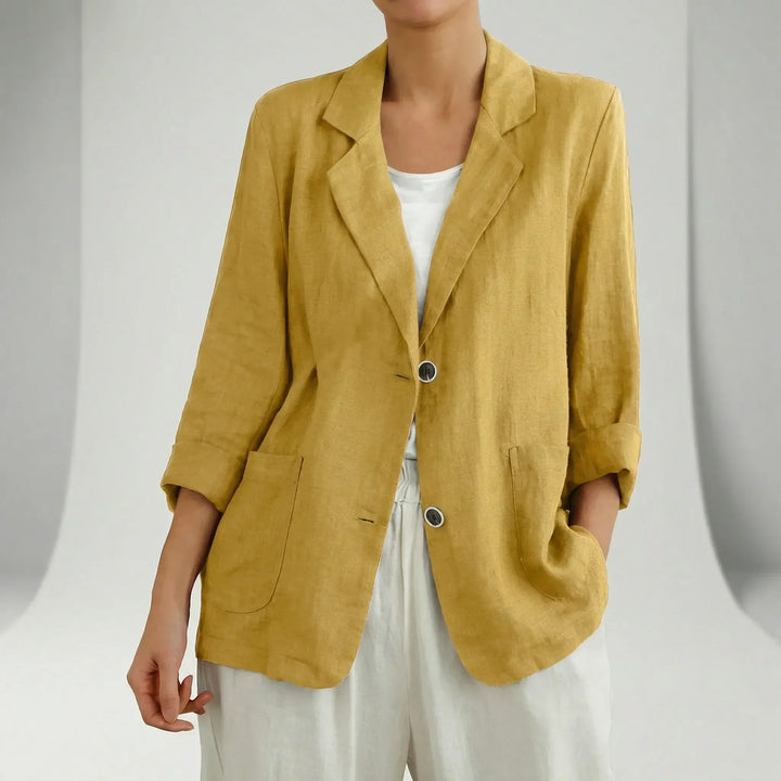 Smart casual women's relaxed fit blazer, suitable for office or stylish everyday look. Three-quarter sleeves.