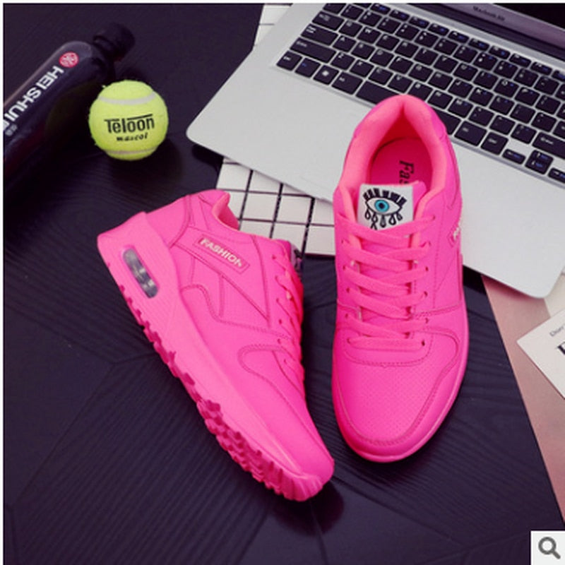 Black women's Valencia chunky platform sneakers, designed for ultimate comfort and modern, stylish fashion.