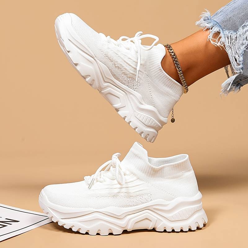 Fashionable women's platform sneakers, featuring a lace-up closure & chunky sole, designed for comfort.