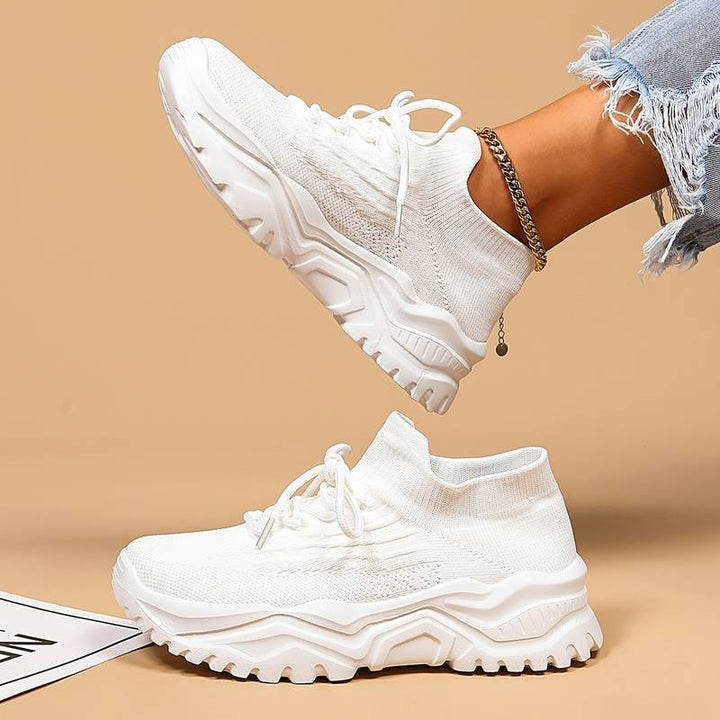 Fashionable women's platform sneakers, featuring a lace-up closure & chunky sole, designed for comfort.