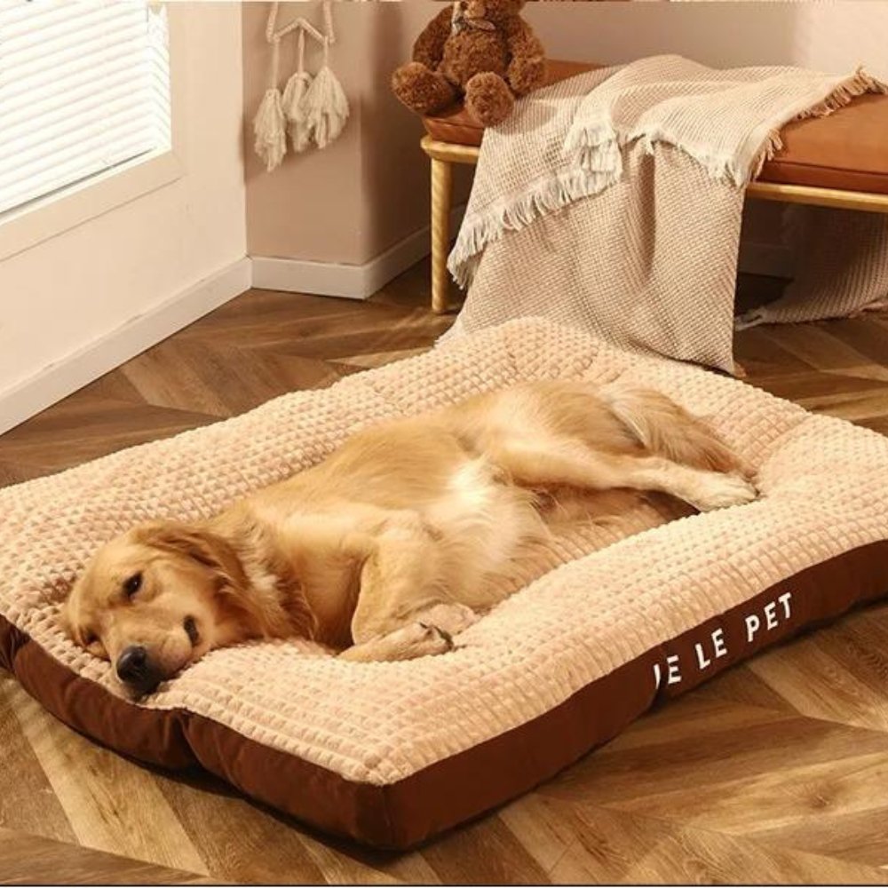 Plush fleece pet bed, unisex design, offering superior comfort for dogs and cats.