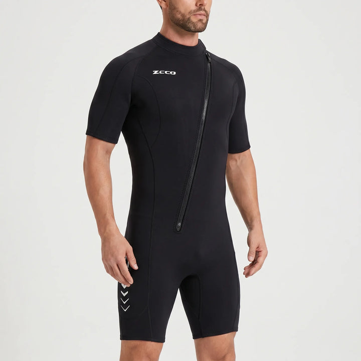High-performance unisex 3mm shorty wetsuit, offering warmth & flexibility for all water sports activities.