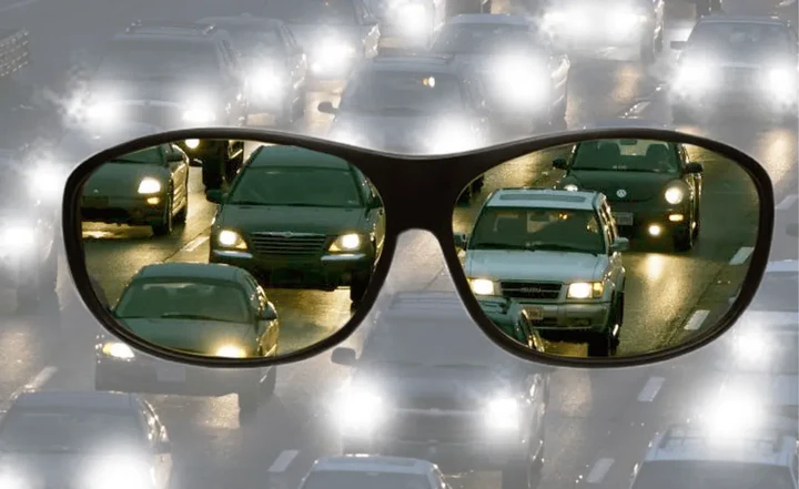 Enhance night vision with these anti-glare driving glasses. Unisex eyewear for safer roads & reduced glare.