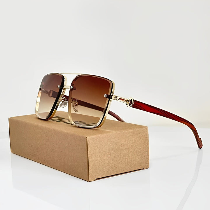 Classic aviator sunglasses, unisex design, with full UV400 protection and fashionable gradient lenses.