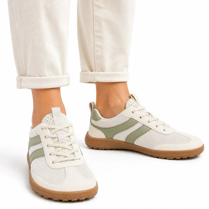 Activewear barefoot shoes with wide toe box, flexible, non-slip for unisex use.