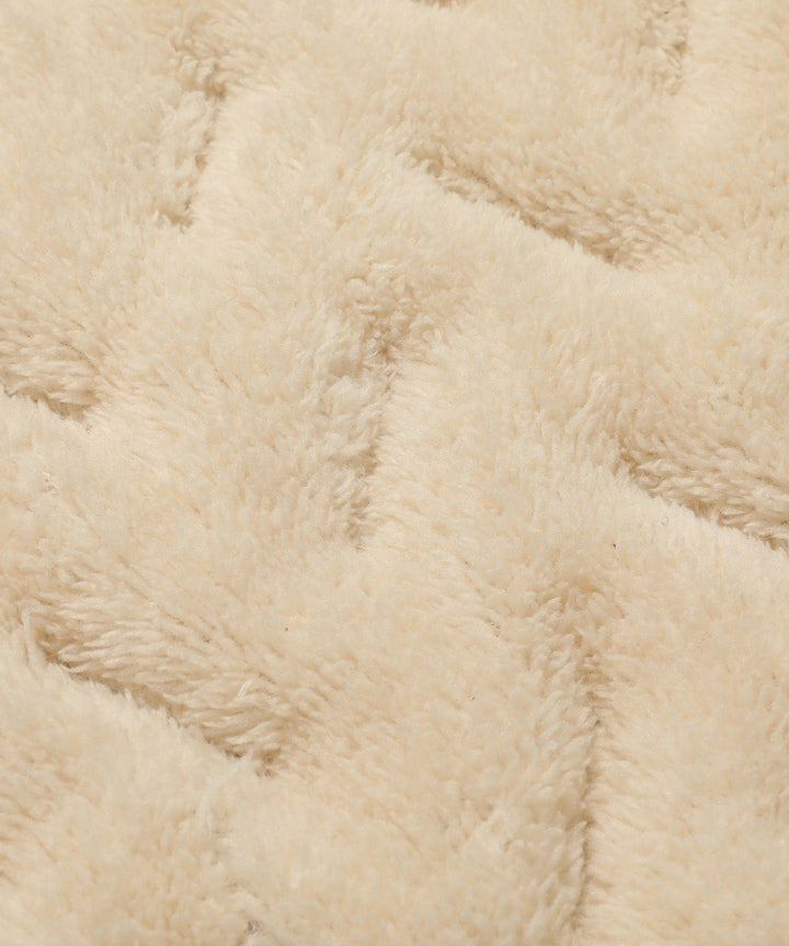 Close-up of the quilted pattern on a unisex puffer vest, providing warmth and a stylish outerwear look
