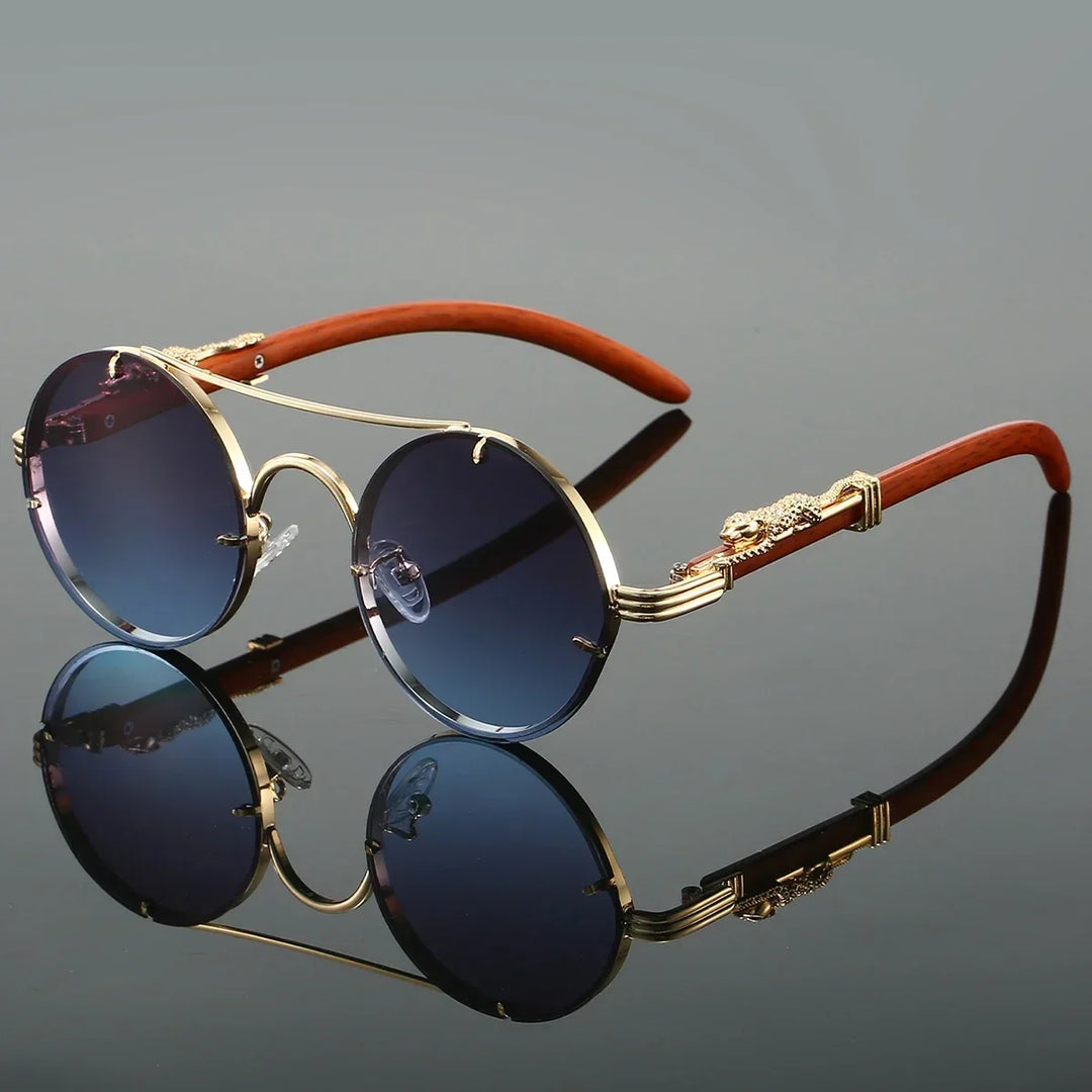 Unisex eyewear: square chic sunglasses with UV400 protection and elegant golden details.