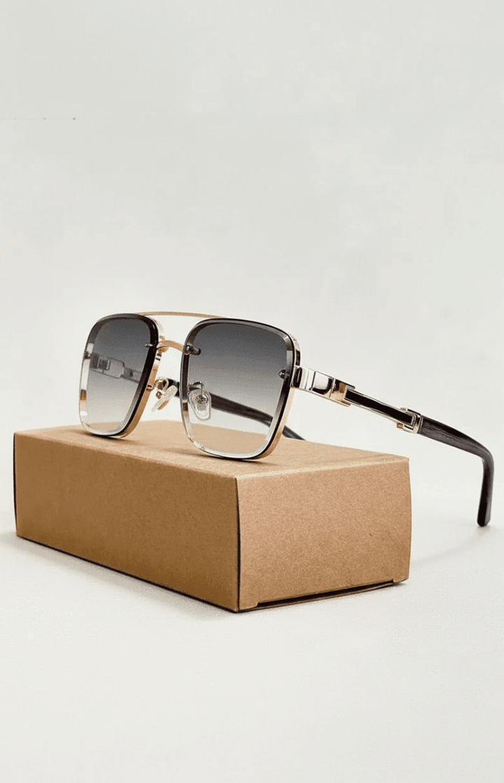 Protect your eyes with these classic unisex aviator sunglasses, offering full UV400 protection.
