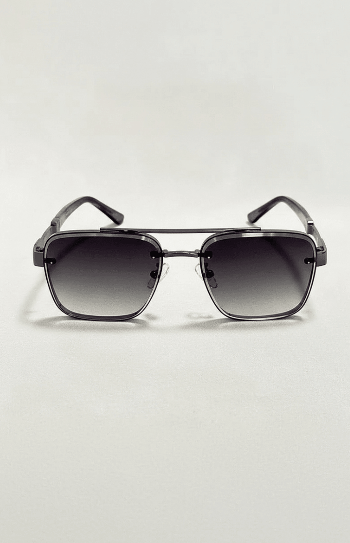 Metal frame aviator sunglasses, classic unisex style, ensuring reliable UV400 sun protection.