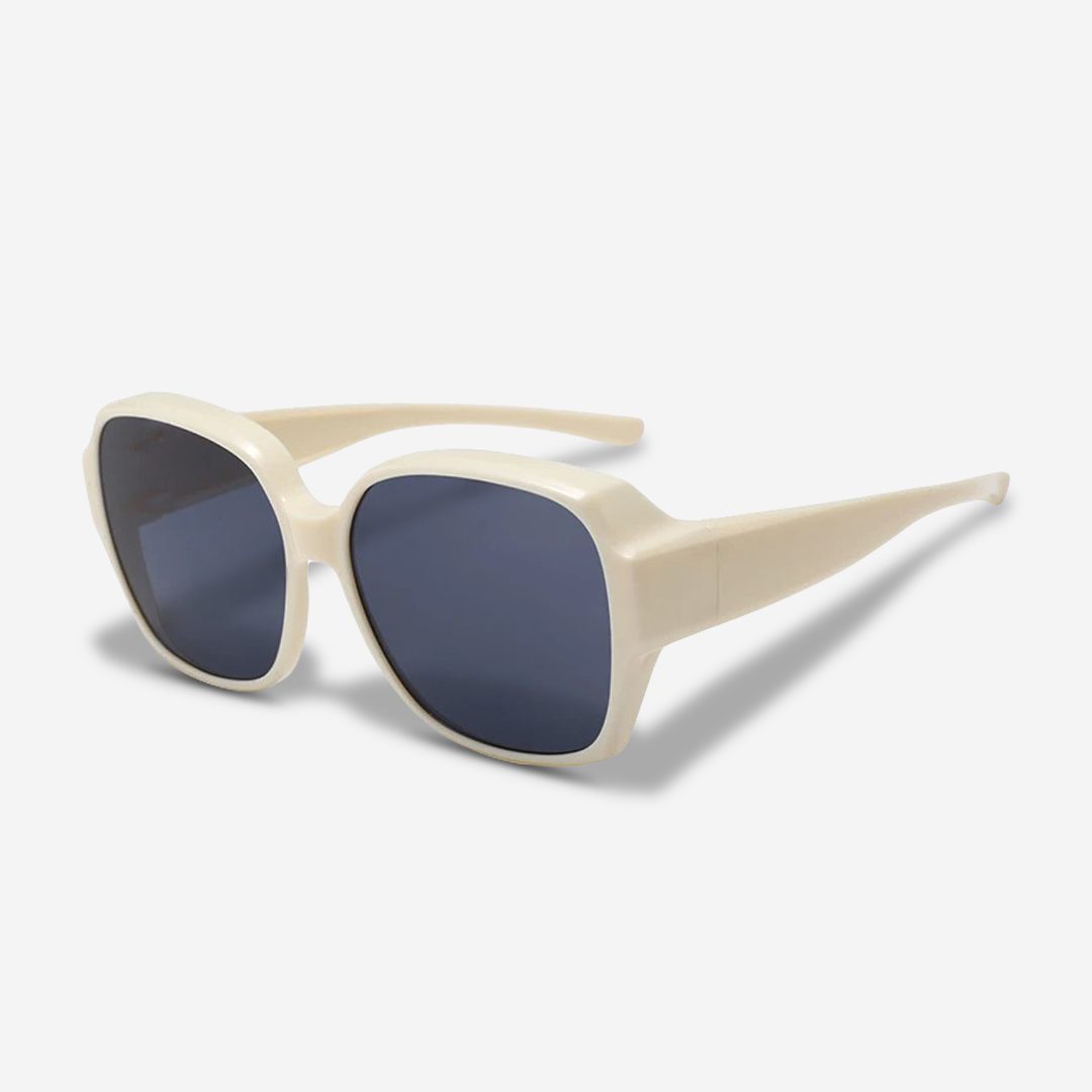 Enhance vision with these clip-on eyeglass shades, featuring UV400 protection and glare-reducing lenses.