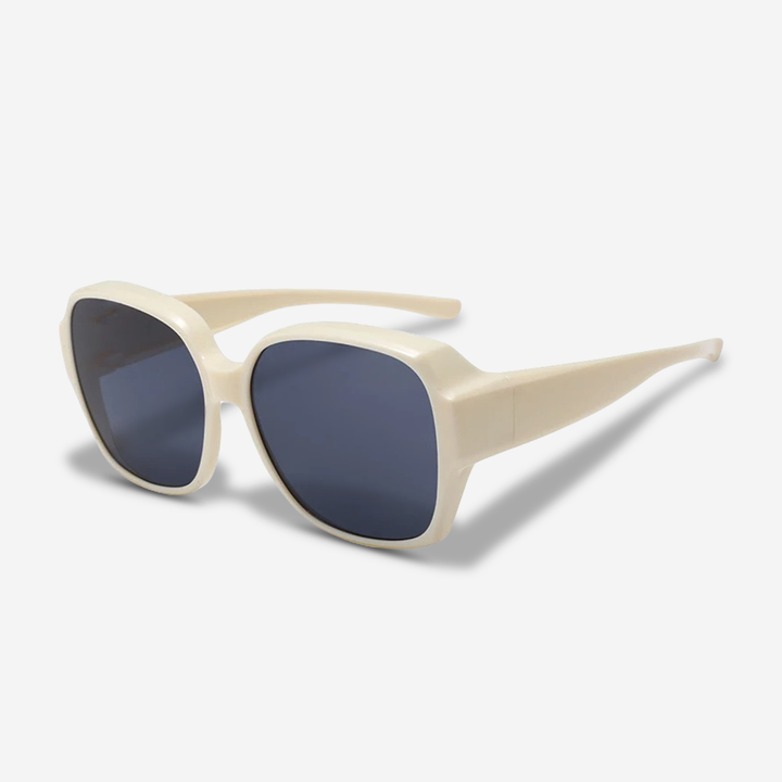 Enhance vision with these clip-on eyeglass shades, featuring UV400 protection and glare-reducing lenses.