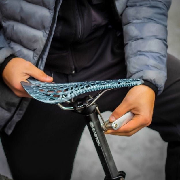 Durable unisex bike saddle, universal fit for road bikes & mountain bikes, enhancing cycling comfort.