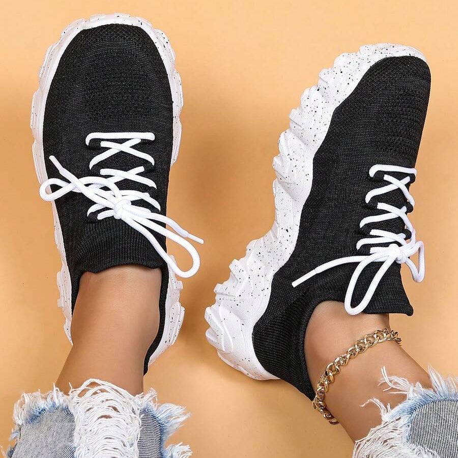 Unisex Everyday Comfort Low-Top Sneakers with a focus on the ankle collar for low-top comfort