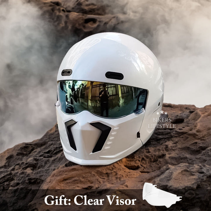 Stylish vintage full face motorcycle helmet, ECE certified, providing comfortable and secure riding gear.