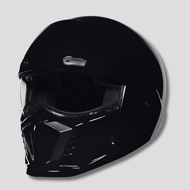 Full face motorcycle helmet with clear anti-fog visor, ECE certified, ensuring optimal safety and visibility.