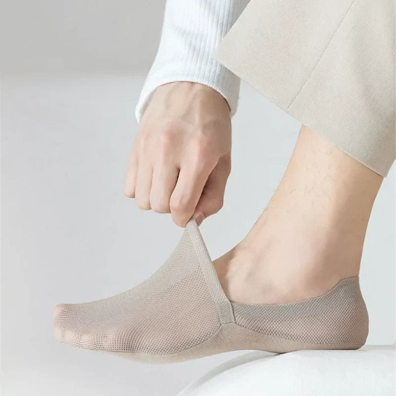 Soft, comfortable no-show socks, unisex & anti-slip, ensuring all-day foot comfort & discreet low-cut style.