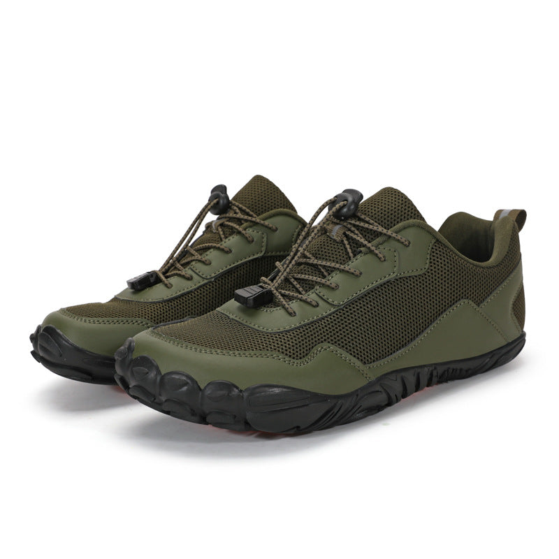 Close-up: Wide toe box of unisex orthopedic hiking shoes, ensuring barefoot comfort & foot health.