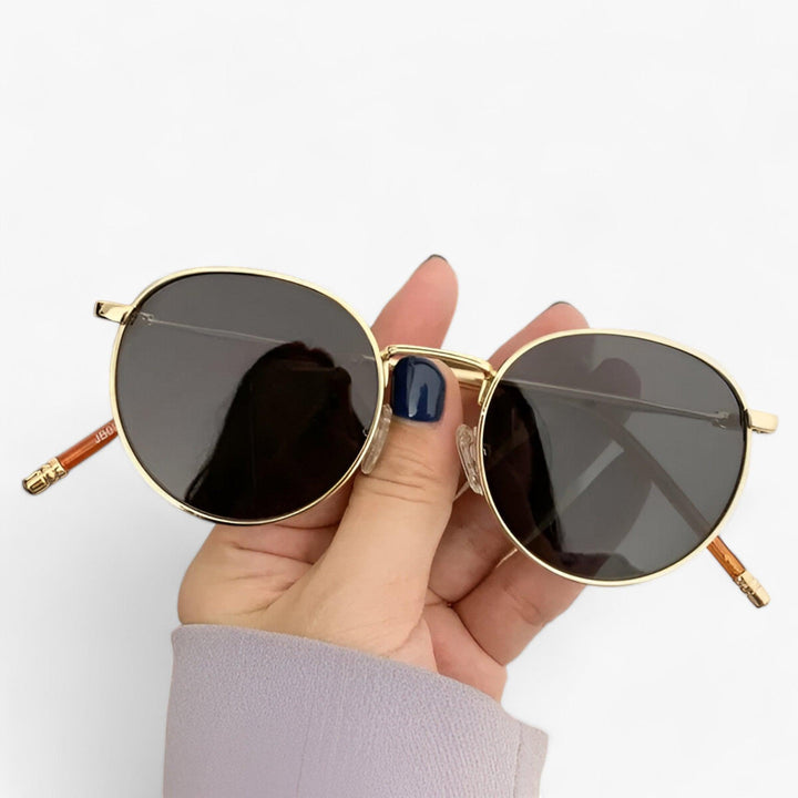 Sleek unisex round sunglasses with a durable metal frame, providing stylish UV protection for any outdoor activity.