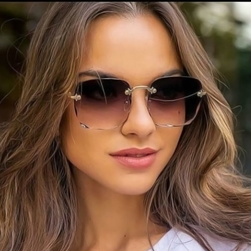 Unisex vintage rimless sunglasses with UV400 protection. Stylish eyewear for trendy summer fashion.