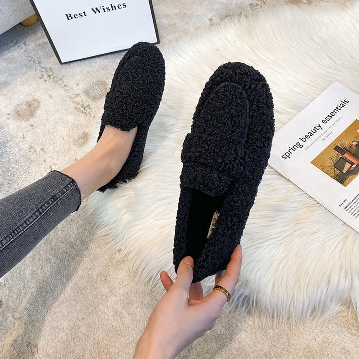 Unisex warm winter slippers for cozy home comfort and relaxation.